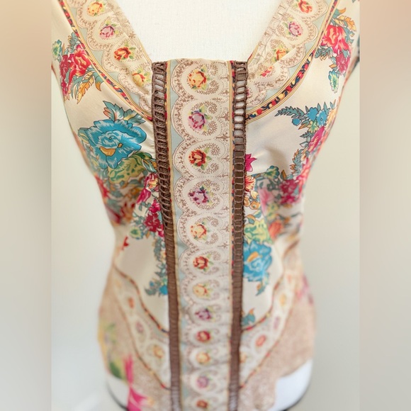 Elegant Silk Floral Blouse - Picture 3 of 4